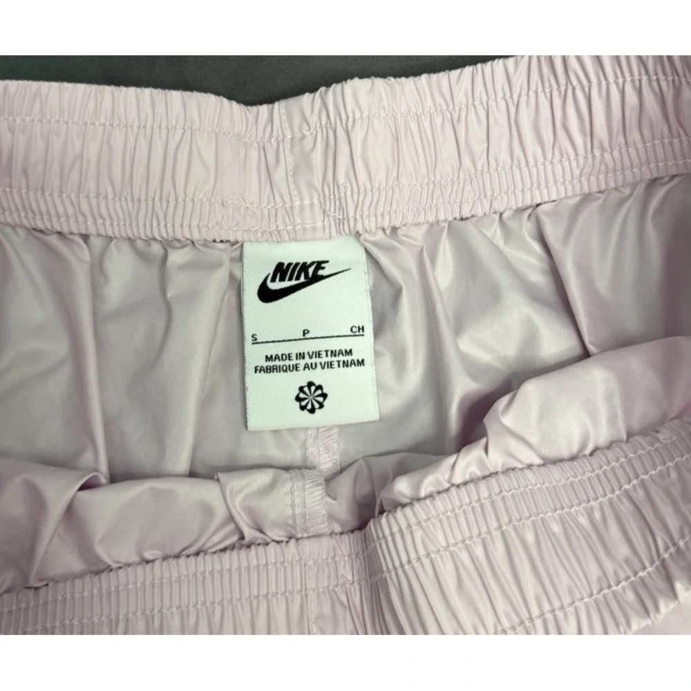 Nike Shorts Sportswear Womens Size‎ Small Pink High Rise Lightweight DQ3354-695